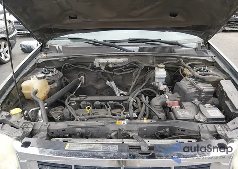 2010 Ford Escape Limited z USA, uszkodzony, nr VIN 1FMCU0E77AKD20151